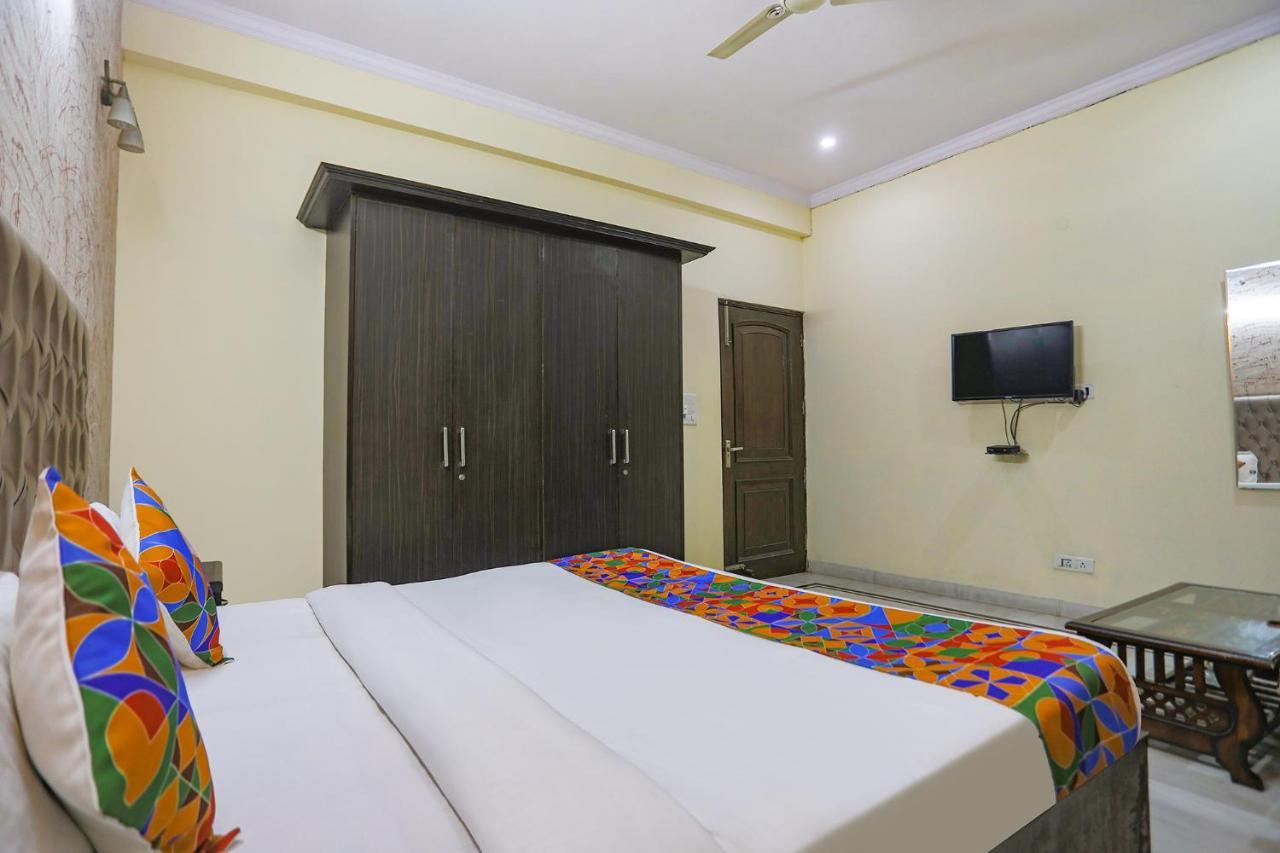 Fabexpress Hm Palace Hotell Noida Exteriör bild