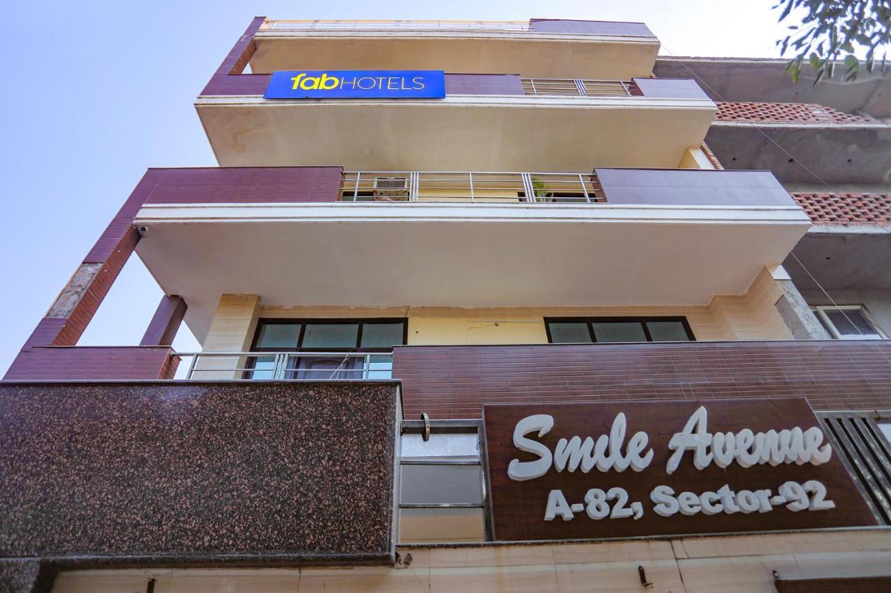 Fabexpress Hm Palace Hotell Noida Exteriör bild