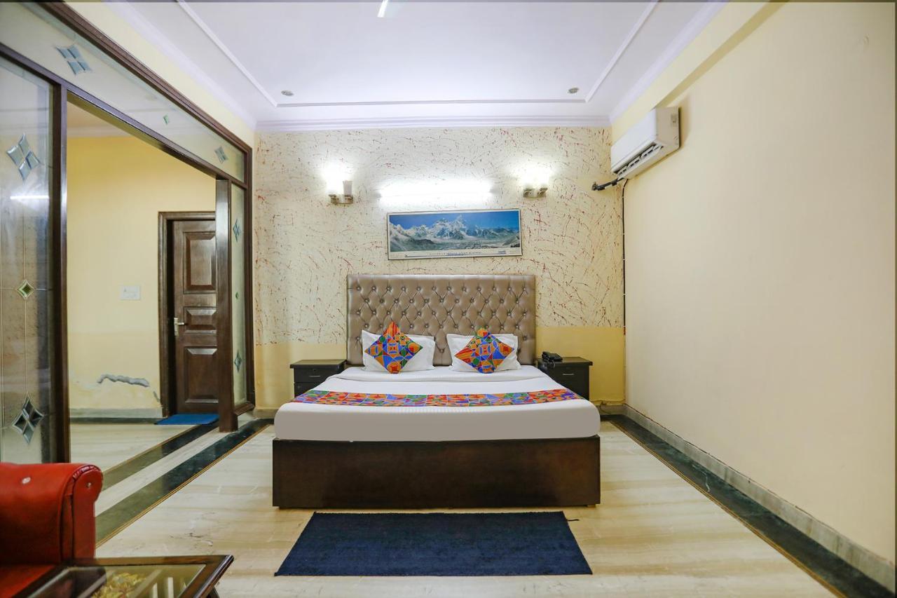 Fabexpress Hm Palace Hotell Noida Exteriör bild