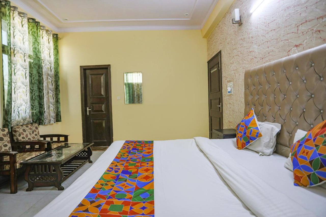 Fabexpress Hm Palace Hotell Noida Exteriör bild
